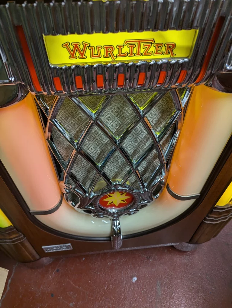 Wurlitzer "one more time" vinyl bubbler jukebox - Image 3