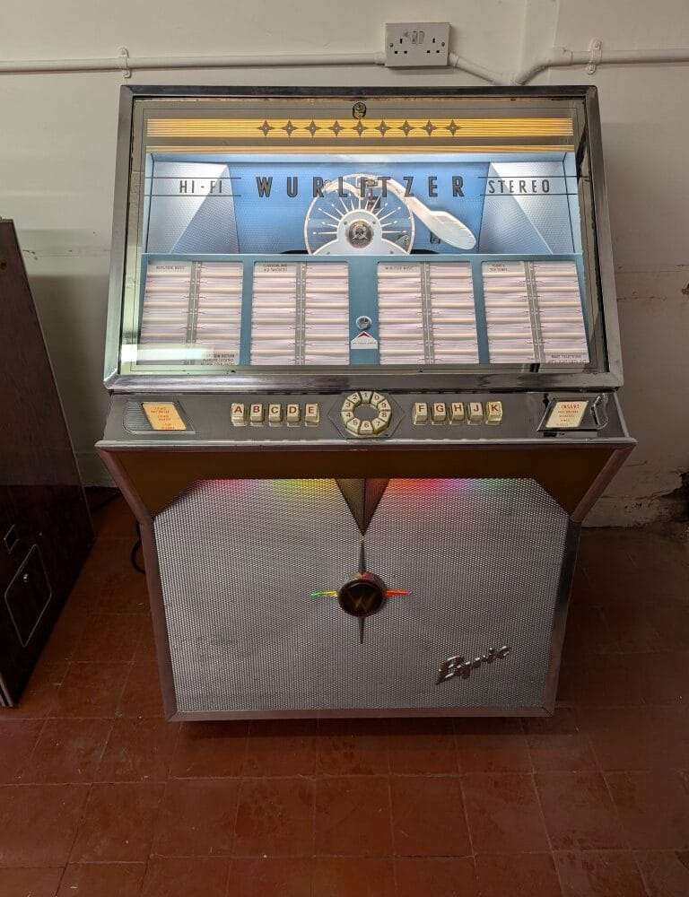 Wurlitzer lyric E -1966