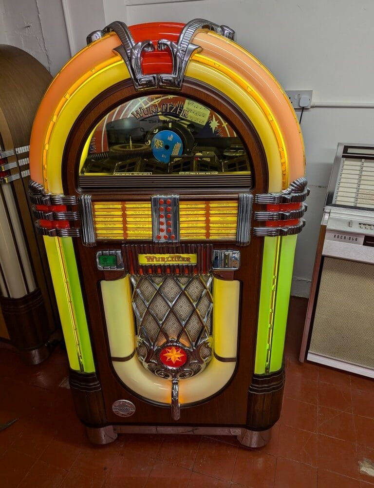 Wurlitzer " one more time " bubbler cd jukebox