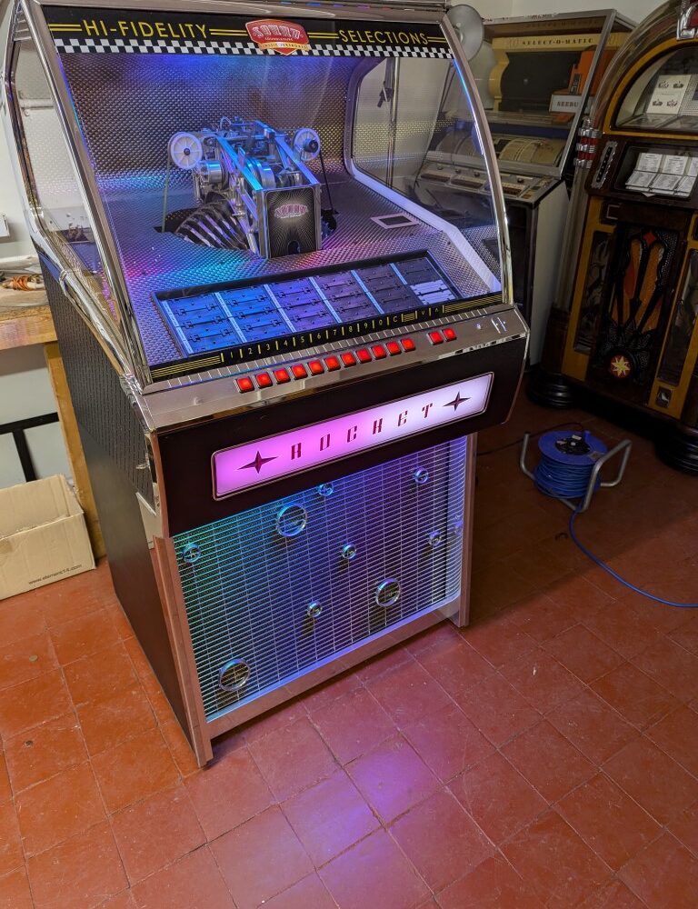 Beautiful sound leisure "rocket" vinyl jukebox